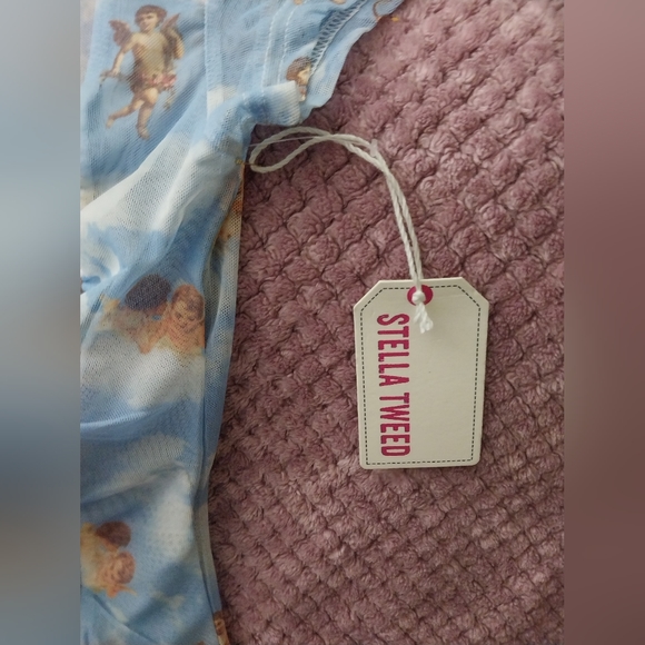 Small Renaissance Angel top - Picture 3 of 7